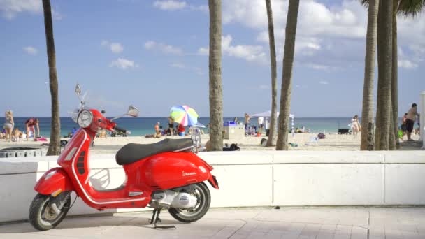 Fort Lauderdale Usa January 2024 Hdr Video Red Vespa Beach — Stock Video