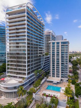 Coconut Grove, FL, ABD - 30 Ocak 2024: Hava fotoğrafı Sayın C Konutları Coconut Grove