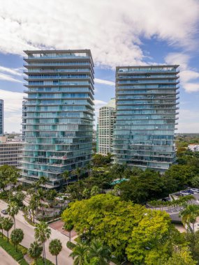 Miami, FL, ABD - 30 Ocak 2024 Grand Bay Condominium Association Grove