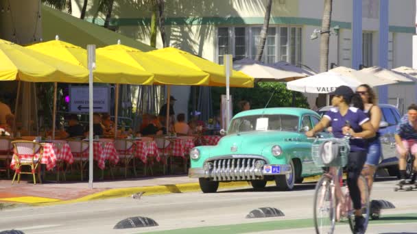 Miami Usa February 2024 Hdr Miami Classic Car Ocean Drive — Stock Video