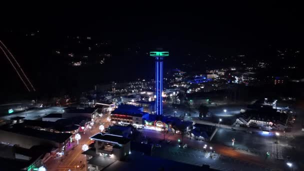 Gatlinburg Usa February 2024 Aerial Video Neon Lit Lookout Tower — Stock Video