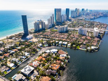 Süper hava fotoğrafı Miami Sunny Isles Sahili FL Şubat 2024