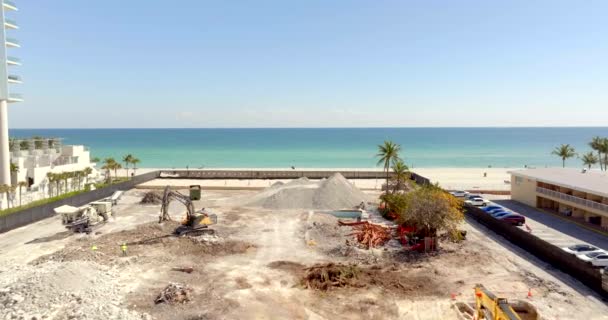 マイアミ アメリカ 2024 セントレジスはビーチに向かって日当たりの良い島ビーチ5Kフライオーバーをレジデンス — ストック動画