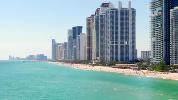 Flygvideo Drar Bort Från Stranden Miami Sunny Isles 2024 — Stockvideo