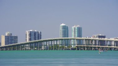 Rickenbacker Causeway Brickell Bay Miami Sahnesi 2024