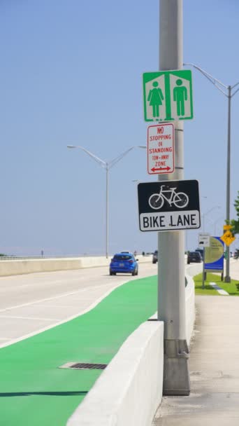 Vertical Video Bike Lane Key Biscayne Miami 2024 — Stock Video