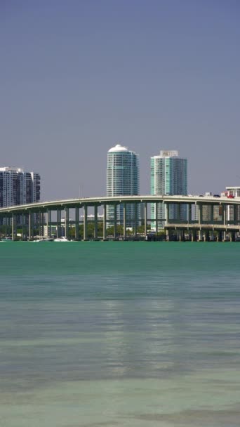 Vídeo Vertical Rickenbacker Causeway Miami 2024 — Vídeo de Stock