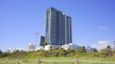 Miami Beach, FL, ABD - 28 Şubat 2024: The Setai Hotel Miami Beach Florida HDR 4k video