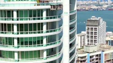 Miami Beach, FL, ABD - 28 Şubat 2024: Havacılık Brickell 'in finans bölgesi Miami 4k