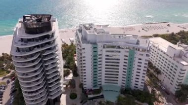 Miami Beach, FL, ABD - 28 Şubat 2024: Havacılık videosu Faena Hotel Saxony Building Miami Beach 4k 60p