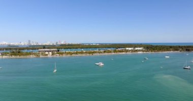 Hava yaklaşım Key Biscayne Plajı 2024-5k insansız hava aracı stoku videosu