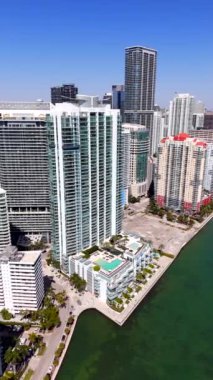 Dikey Brickell 4k