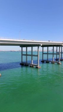 Dikey stok video Miami Key Biscayne köprüsü