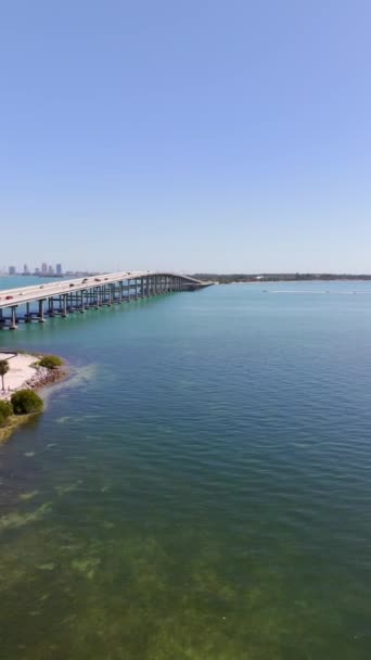 Aerial Vertical Drone Footage Miami Key Biscayne Bridge Bay — 图库视频影像