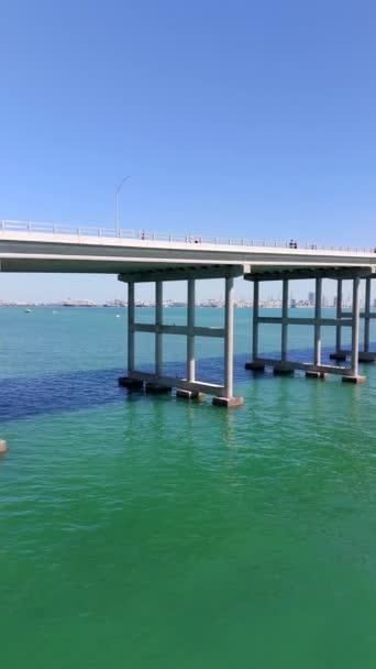 Vertical Stock Video Miami Key Biscayne Bridge — 图库视频影像