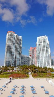 Miami Beach Continuum Condominium Kuleleri 4K düşük yavaş çekim klibi