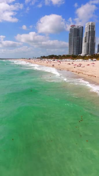縦のストック映像 マイアミの海の波 — ストック動画