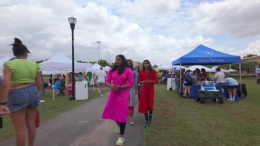 Weston, FL, ABD - 3 Mart 2024: Slow motion video Weston World Fest 2024