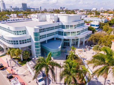 Miami Beach, FL, ABD - 15 Mart 2024: Washington Bulvarı 'ndaki Miami Sahil Polisi İHA fotoğrafı