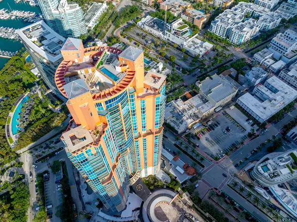 Miami Beach Yhdysvallat Maaliskuu 2024 Antenni Drone Kuva Portofino Tower — kuvapankkivalokuva