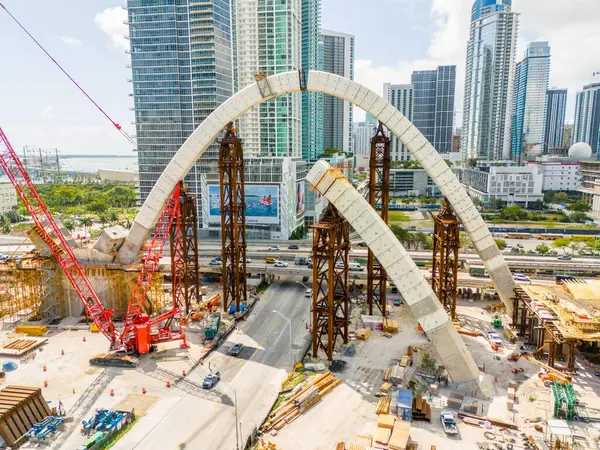 Miami Amerika Serikat Maret 2024 Lokasi Konstruksi Jembatan Signature Miami Stok Lukisan  