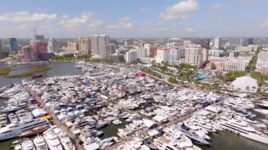 West Palm Beach, FL, ABD - 24 Mart 2024: Palm Beach International Boat Show PBIBS 2024