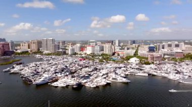 West Palm Beach, FL, ABD - 24 Mart 2024 Palm Beach Uluslararası Tekne Fuarı