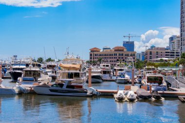 West Palm Beach, FL, ABD - 24 Mart 2024: Lüks tekne gösterisi Palm Beach