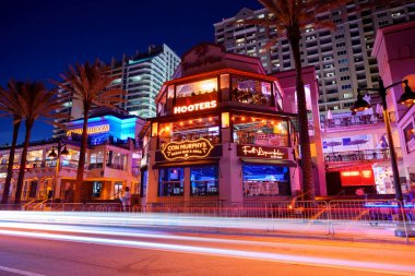 Fort Lauderdale, FL, ABD - 30 Mart 2024: Beach Place Fort Lauderdale