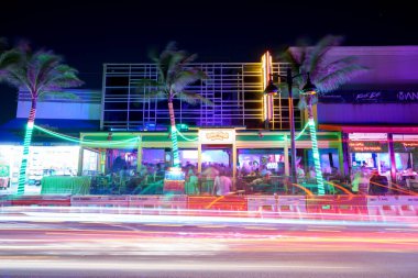 Fort Lauderdale, FL, ABD - 30 Mart 2024: Senor Frogs Fort Lauderdale Florida gece sahnesi