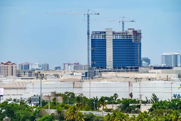 美国佛罗里达州劳德代尔堡 Fort Lauderdale 2024年3月22日 劳德代尔堡 Fort Lauderdale 正在建设的新布朗德县会议中心的照片 — 图库照片
