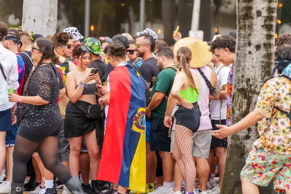 Miami Eua Março 2024 Multidões Jovens Esperando Para Entrar Ultra Fotografia De Stock