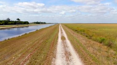 Florida Everglades çakıllı yol bisikleti yolu Krome Caddesi