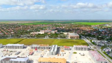 Miami, FL, ABD - 15 Nisan 2024: Hava İHA videosu Baptist Sağlık Batı Kendall Baptist Hastanesi 20224