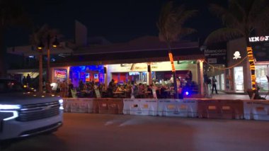 Fort Lauderdale, FL, ABD - 30 Mart 2024: Spazio İtalyan Lokantası Fort Lauderdale Plajı FL