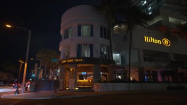 Fort Lauderdale, FL, ABD - 30 Mart 2024: Hilton Fort Lauderdale 'deki Sun Surf S3 Restoranı