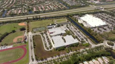 Parkland, FL, ABD - 6 Nisan 2024: Westglades Ortaokulu Parkland FL