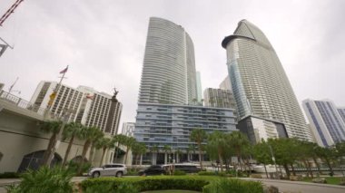 Miami, FL, ABD - 6 Nisan 2024 Aston Martin Konutları Miami Brickell 'den görüldü
