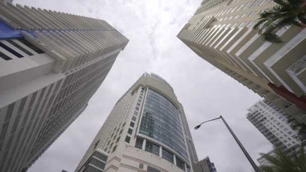 高層ビルを見上げる ブリッケルマイアミHdr — ストック動画