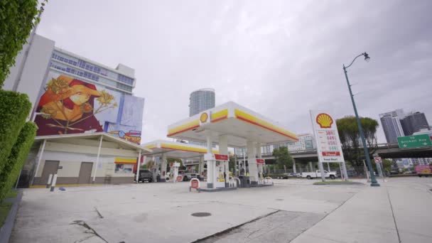 Miami Usa April 2024 Shell Gas Station Brickell Miami 8Th — Stock Video