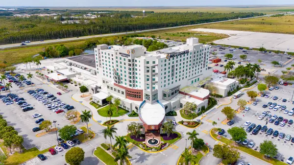 Miami Amerika Serikat April 2024 Foto Udara Miccosukee Resort Casino Stok Gambar Bebas Royalti