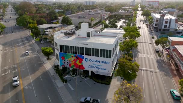 Miami Abd Nisan 2024 Ocean Bank Little Havana Calle Ocho — Stok video