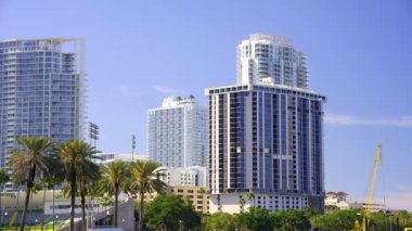 St. Petersburg, FL, ABD - 6 Nisan 2024 HDR hisse senedi videosu St Petersburg, Florida körfez kıyısı 2024