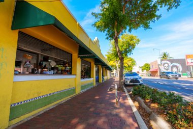 Miami, FL, ABD - 12 Nisan 2024: Calle Ocho Miami 'deki Küba Kafe