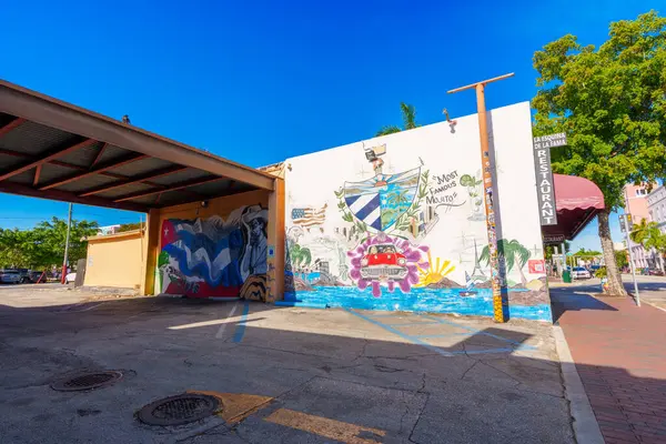 美国佛罗里达州迈阿密 2024年4月12日 艺术漫步卡勒奥乔迈阿密街头壁画 — 图库照片