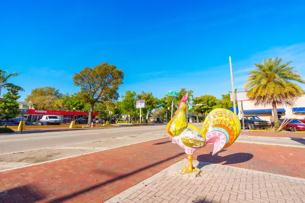 Miami Usa April 2024 Ayam Jago Seni Yang Dilukis Calle Stok Gambar Bebas Royalti