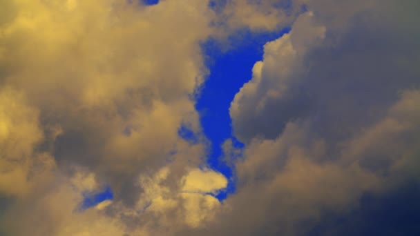 Облака Армагеддона Голубом Небе — стоковое видео