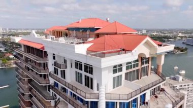 Jackson Kulesi 'nin doğu çatısı 2024