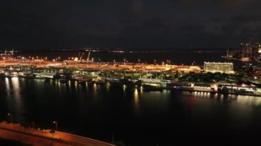 Havacılık stok video video hafta Miami 2024 liman ve şehir merkezi manzaralı