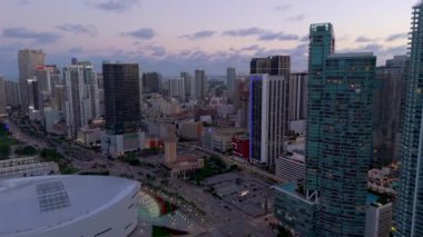 İHA klibi Miami şehir merkezinde. 4K 30 peni.